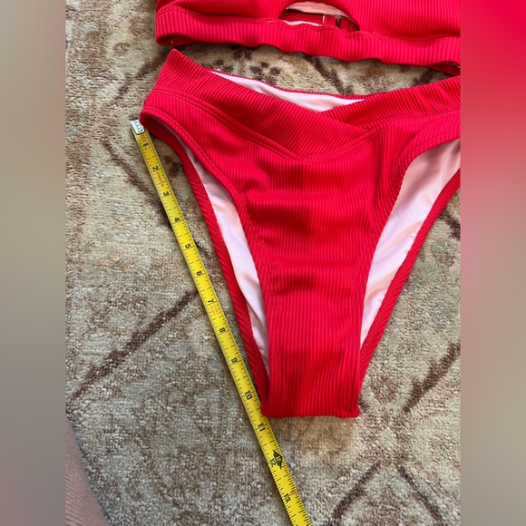 Cupshe Sensorial Spring Cut-Out Bikini Top & V-Waist Bottoms Set NWT - Picture 8 of 16